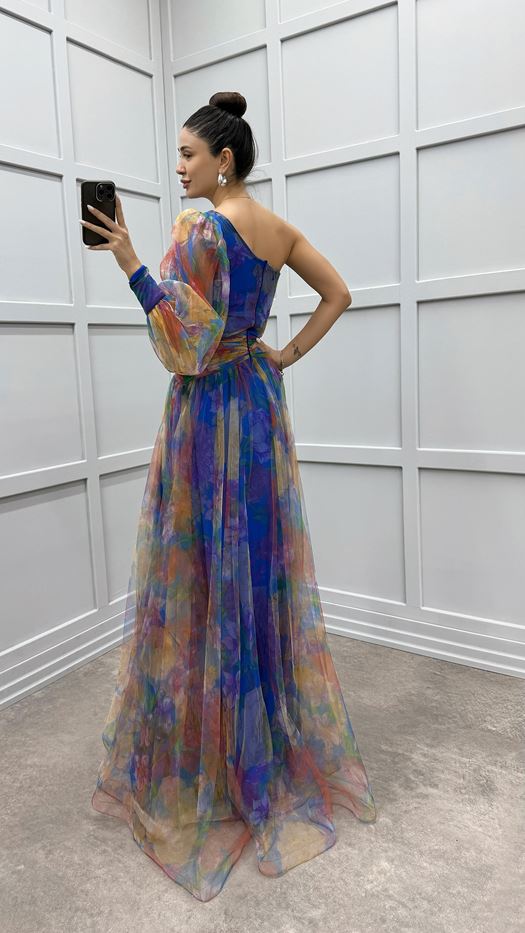 Cecilia | Elegant Dress with Slit